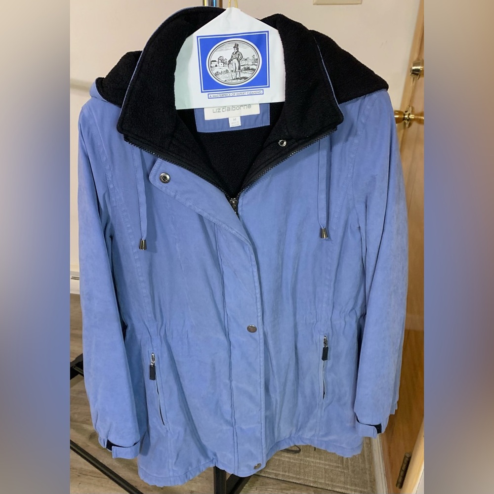 Professionally cleaned! Liz Claiborne women’s size medium zippered jacket! Azure